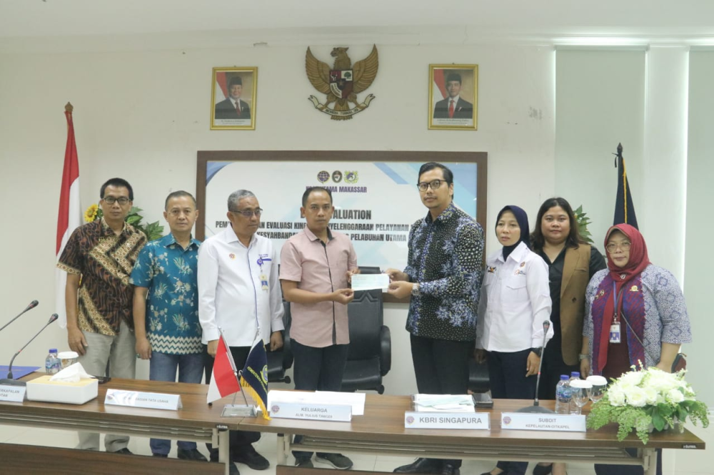 KEMENHUB FASILITASI PENYERAHAN ASURANSI UNTUK KELUARGA PELAUT WNI YANG MENINGGAL SAAT BEKERJA DI SINGAPURA