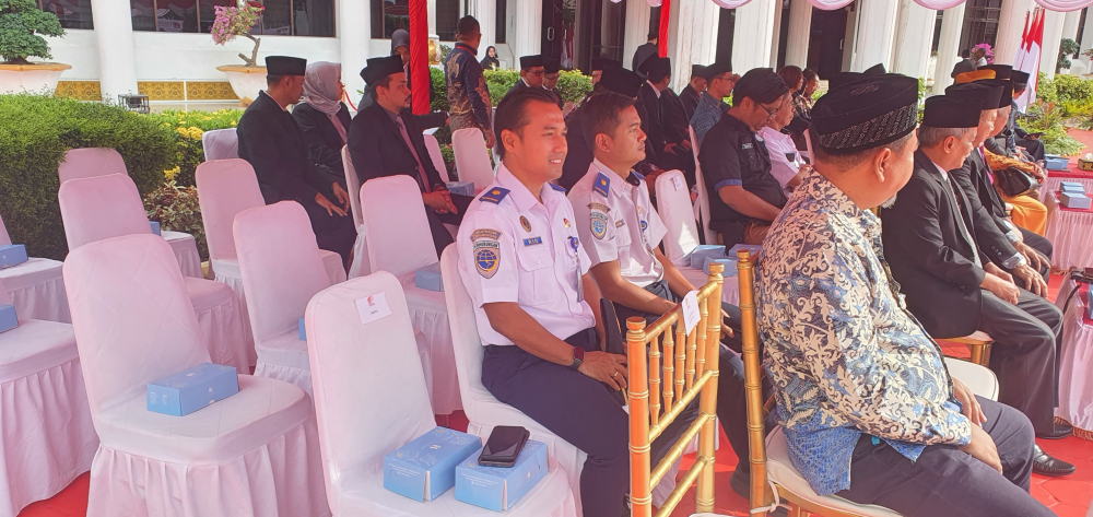 Hadiri Upacara Peringatan Hari Pahlawan