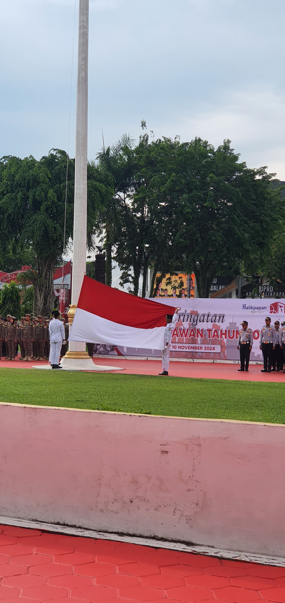 Hadiri Upacara Peringatan Hari Pahlawan