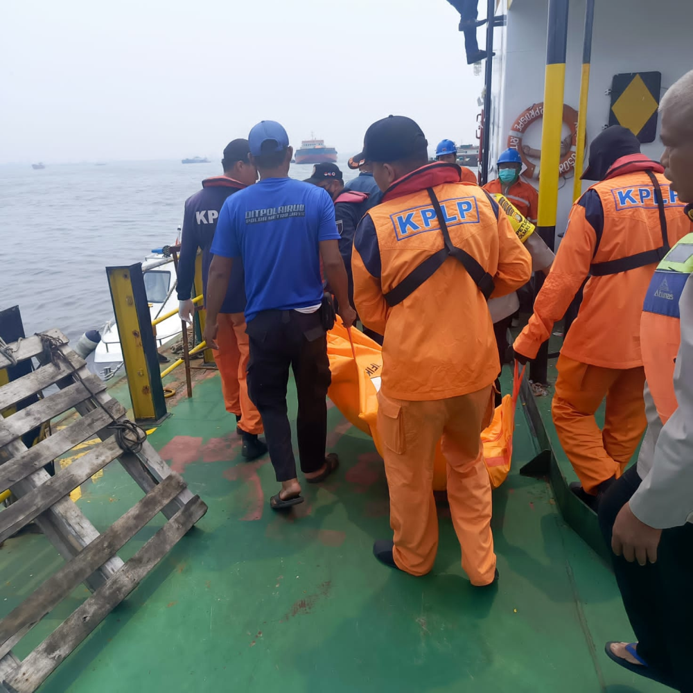 Aksi Cepat Tanggap Tim SAR Pangkalan Penjagaan Laut dan Pantai Kelas I Tanjung Priok Menangani Kecelakaan Kerja di Kapal TB. ASP Glory