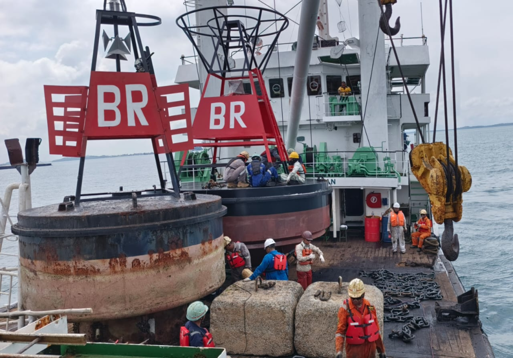 Perawatan Pelampung Suar Buffalow Rock