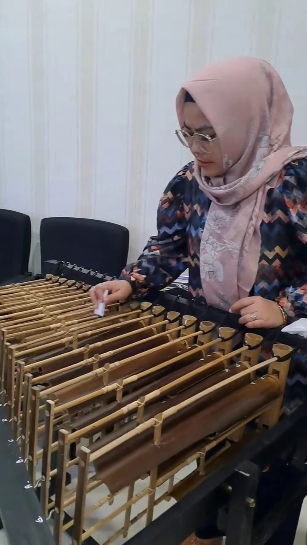 latihan alat musik tradisional oleh dwp ksop dumai