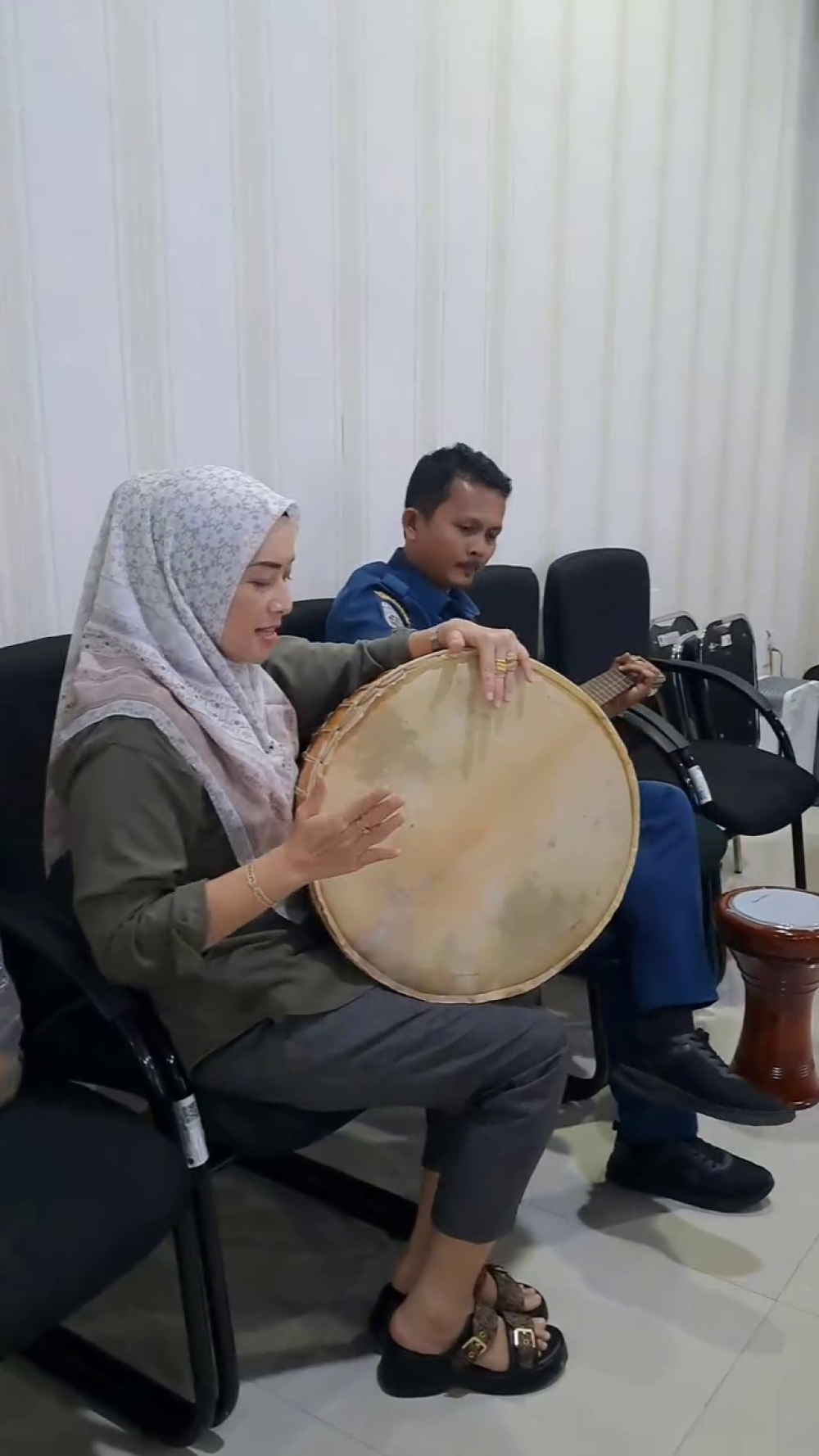 latihan alat musik tradisional oleh dwp ksop dumai