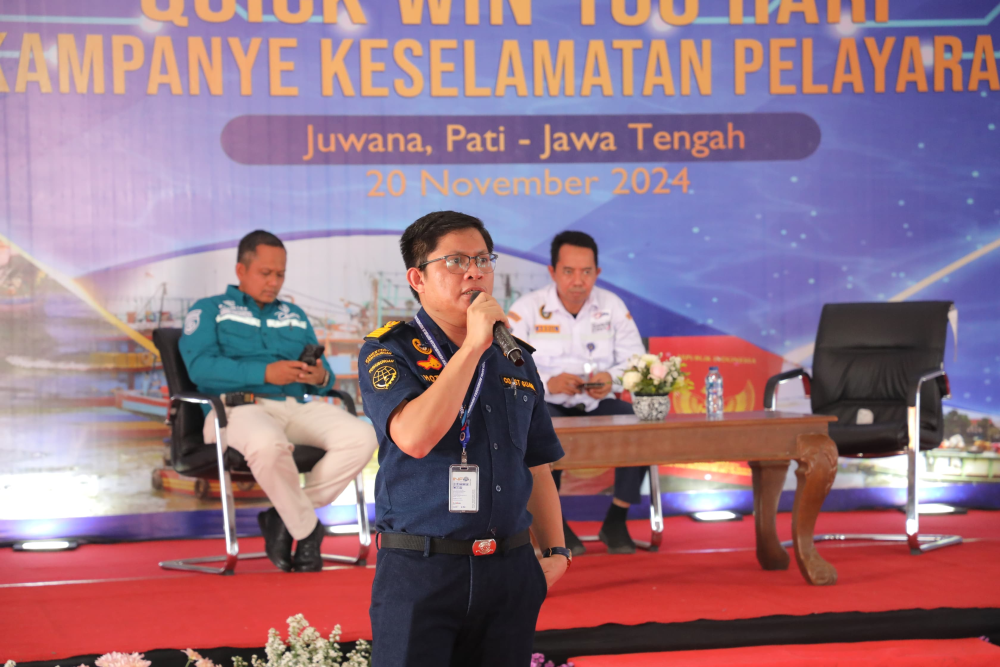 TINGKATKAN KESADARAN KESELAMATAN PELAYARAN, KEMENHUB BAGIKAN E-PAS KECIL, SKK DAN LIFE JACKET