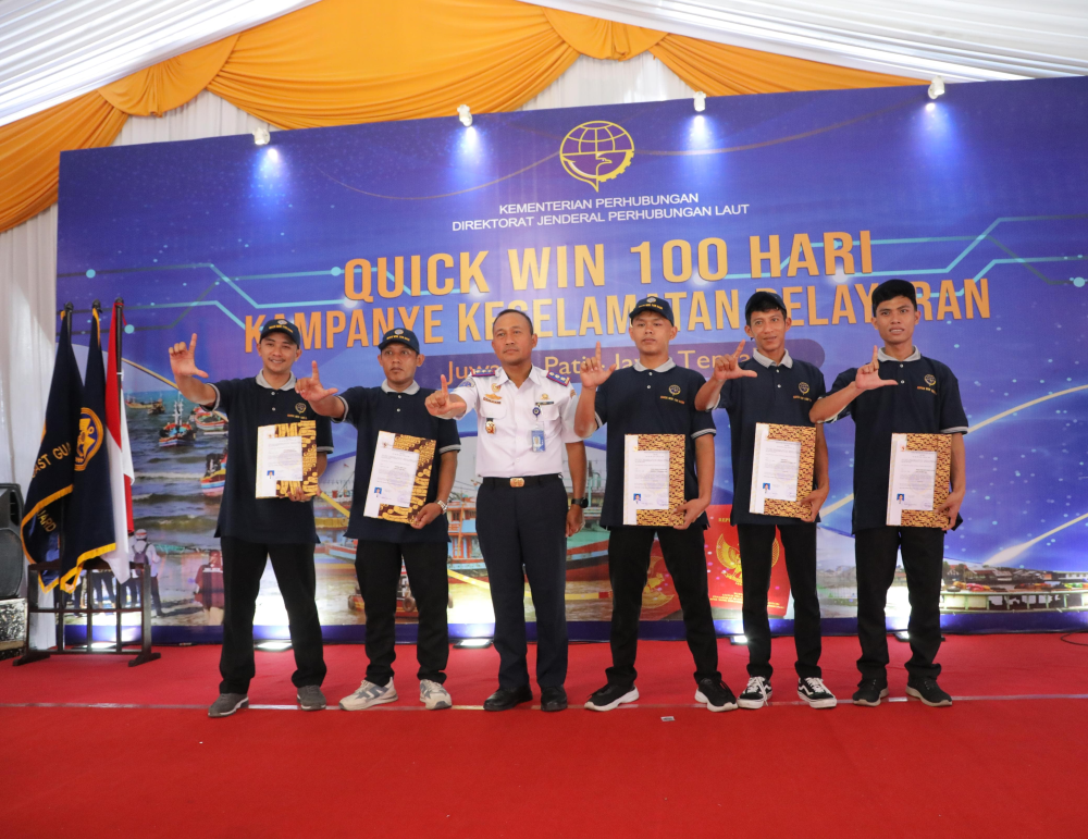TINGKATKAN KESADARAN KESELAMATAN PELAYARAN, KEMENHUB BAGIKAN E-PAS KECIL, SKK DAN LIFE JACKET