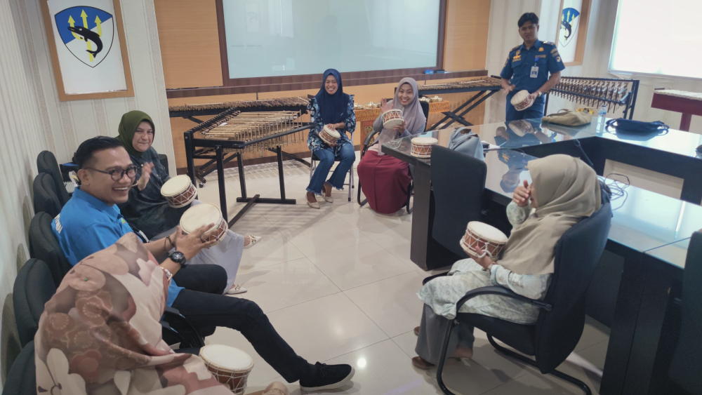 DWP KSOP KELAS I DUMAI LATIHAN ALAT MUSIK TRADISIONAL INDONESIA