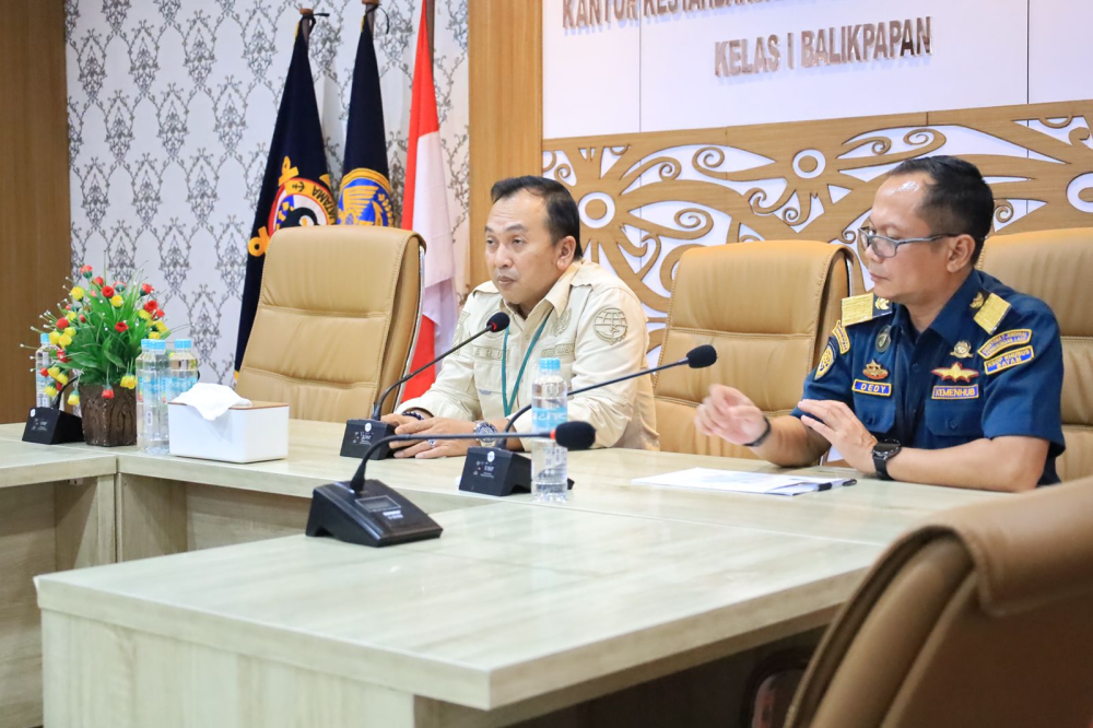 Penyerahan Kartu Tanda Anggota Koperasi TKBM