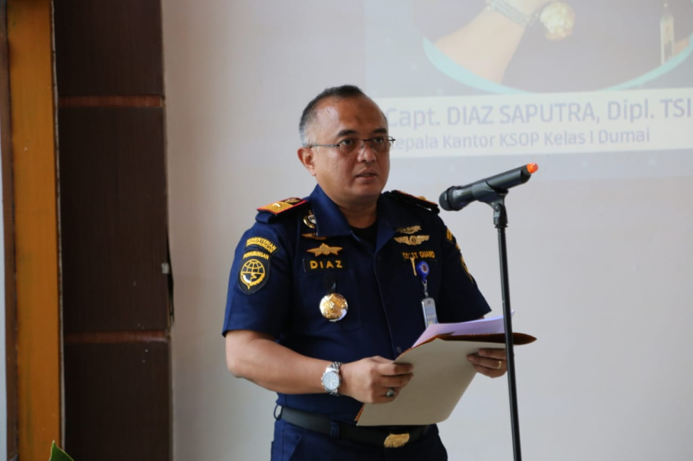 TINGKATKAN KESELAMATAN PELAYARAN KAPAL PELRA DI WILAYAH PERAIRAN DUMAI, KEMENHUB BERI 200 LIFE JACKET