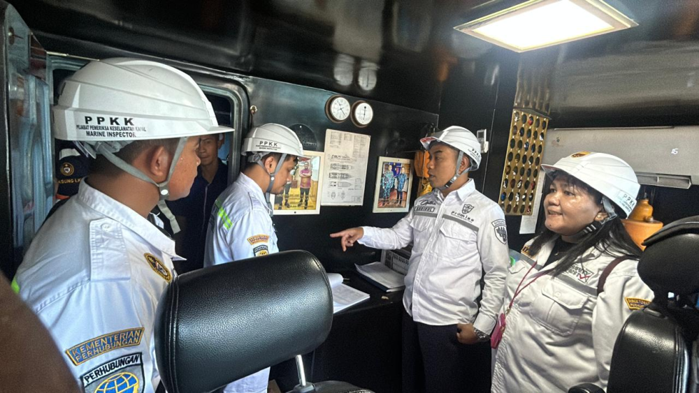TIM UJI PETIK DITJEN HUBLA PERIKSA KAPAL PENUMPANG DI MANOKWARI
