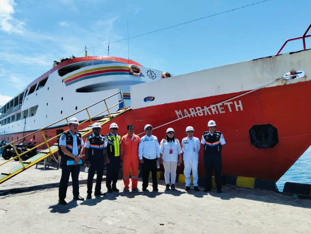 TIM UJI PETIK DITJEN HUBLA PERIKSA KAPAL PENUMPANG DI MANOKWARI