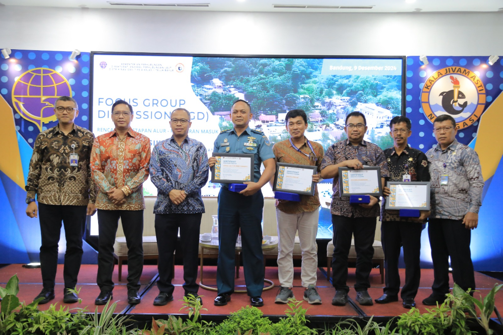 TINGKATKAN KESELAMATAN PELAYARAN SEKITAR KEPULAUAN MENTAWAI, KEMENHUB TETAPKAN ALUR PELAYARAN, SISTEM RUTE DAN ZONA LABUH PELABUHAN SIKAKAP