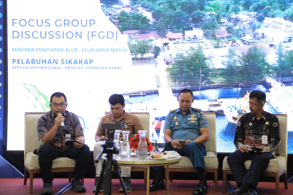 TINGKATKAN KESELAMATAN PELAYARAN SEKITAR KEPULAUAN MENTAWAI, KEMENHUB TETAPKAN ALUR PELAYARAN, SISTEM RUTE DAN ZONA LABUH PELABUHAN SIKAKAP