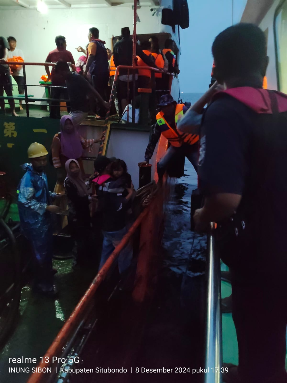 KPLP Kemenhub Bantu Evakuasi Korban Tenggelamnya KLM Fajar Lorena di Perairan Sepudi-Situbondo