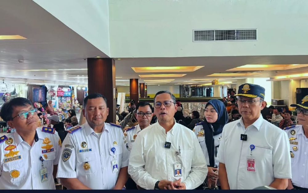 Direktur Lalu Lintas Angkutan Laut Ditjen Hubla Tinjau Kesiapan Pelabuhan Tanjung Emas Jelang Nataru