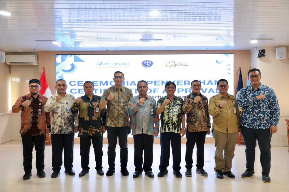 TINGKATKAN KOMPETENSI SDM BIDANG KEPELABUHANAN DAN PEMANDUAN KAPAL, KEMENHUB SERAH TERIMA SERTIFIKAT PENGESAHAN KEPADA PT.PMLI