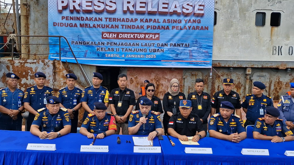 LAKUKAN AKTIVITAS MENCURIGAKAN DI PERAIRAN TANJUNG BERAKIT, DITJEN PERHUBUNGAN LAUT AMANKAN KAPAL BENDERA VANUATU DAN 6 KRU RUSIA