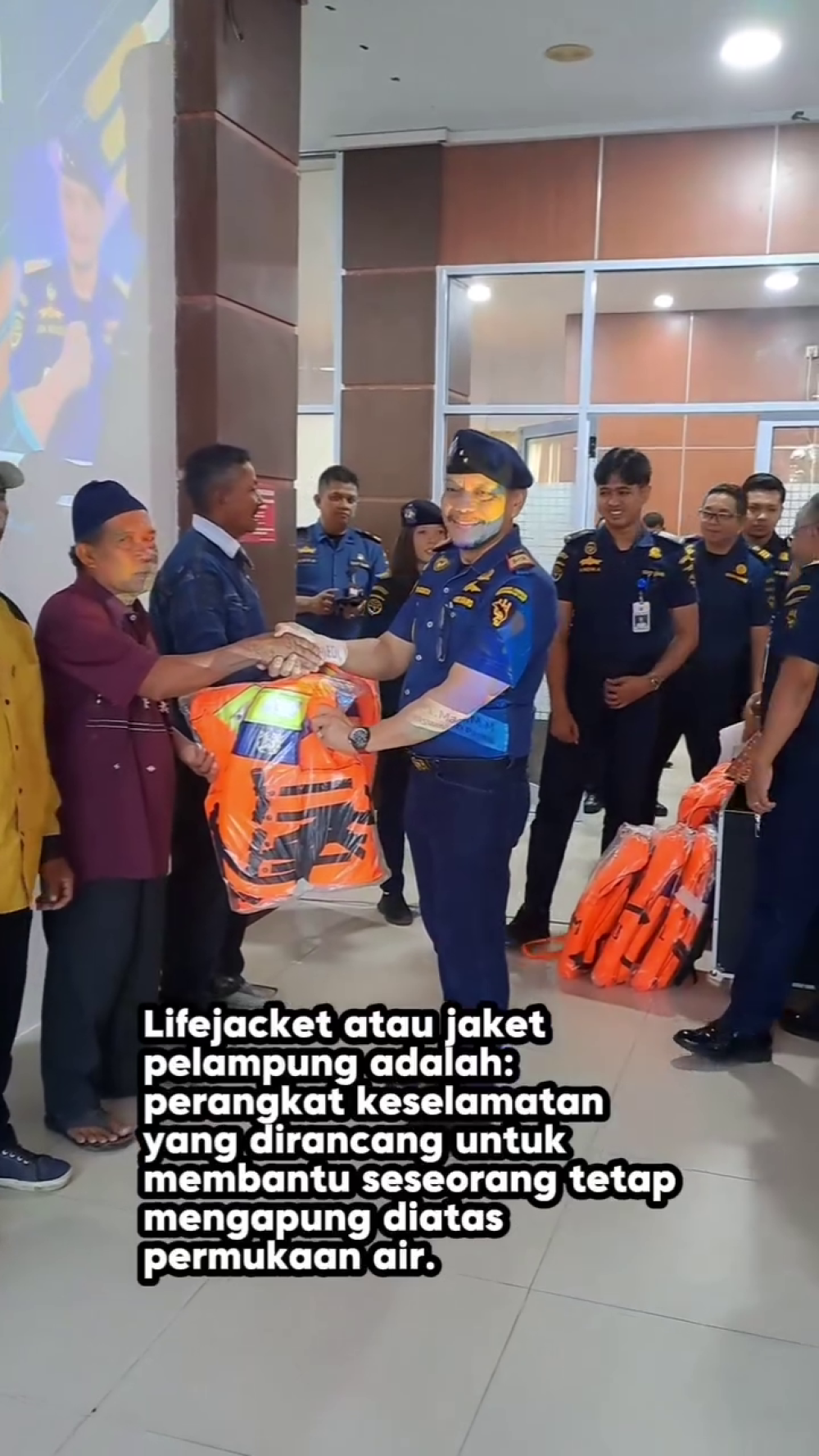 KAMPANYE KESELAMATAN PELAYARAN SOSIALISASI PENGGUNAAN LIFEJACKET