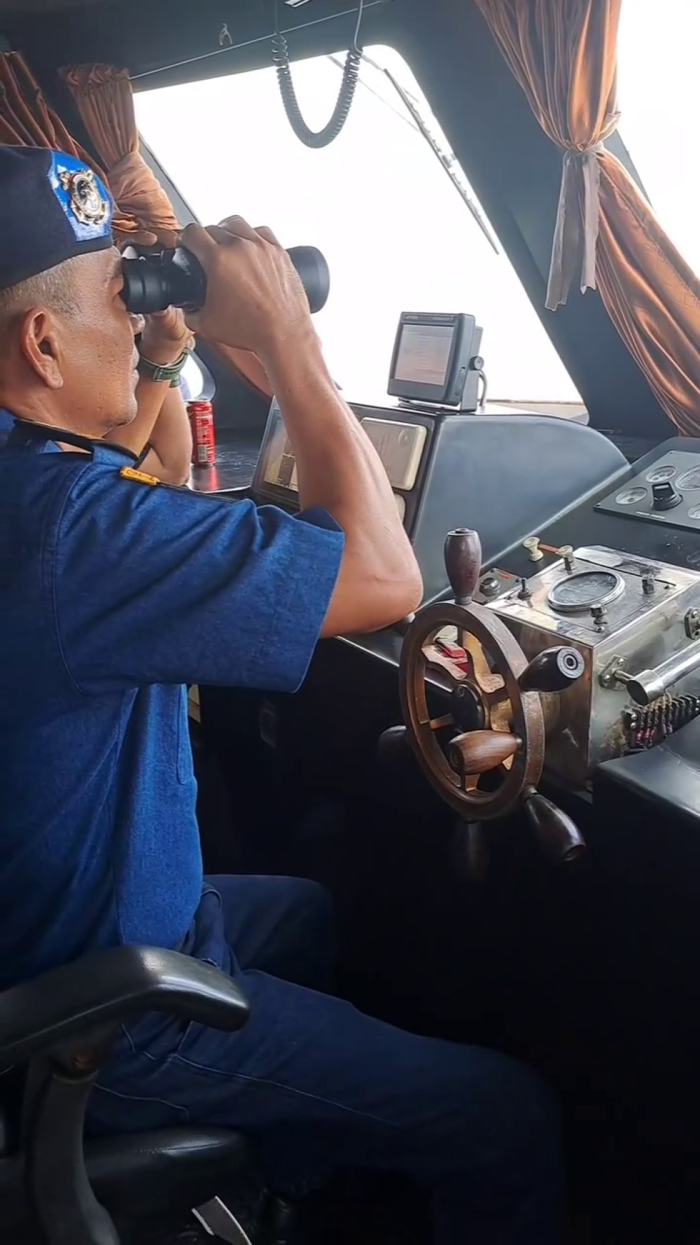 PEMANTAUAN DAN PEMBERIAN LIFEJACKET PADA KAPAL-KAPAL KECIL YANG BEROPERASI DI PERAIRAN DUMAI