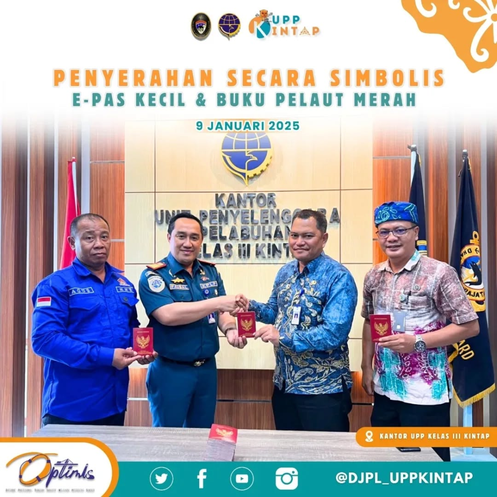 PENYERAHAN SECARA SIMBOLIS SKK, E-PAS KECIL DAN BUKU PELAUT MERAH