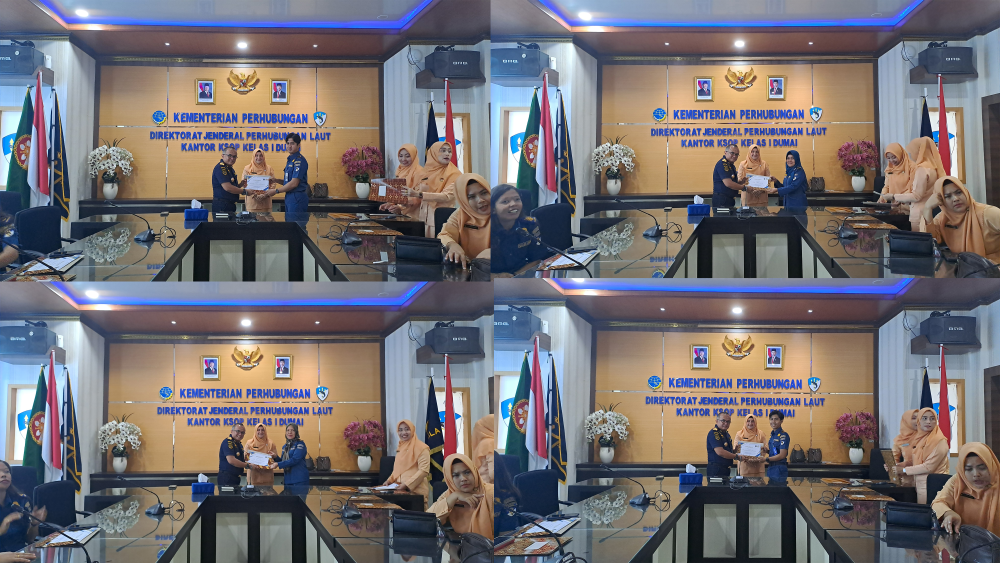 PEMBERIAN SERTIFIKAT PENGHARGAAN KEPADA ANGGOTA DWP DAN PEGAWAI KANTOR KSOP KELAS I DUMAI YANG TURUT BERPARTISIPASI MEMAINKAN ALAT MUSIK TRADISIONAL INDONESIA PADA PERINGATAN HUT DWP