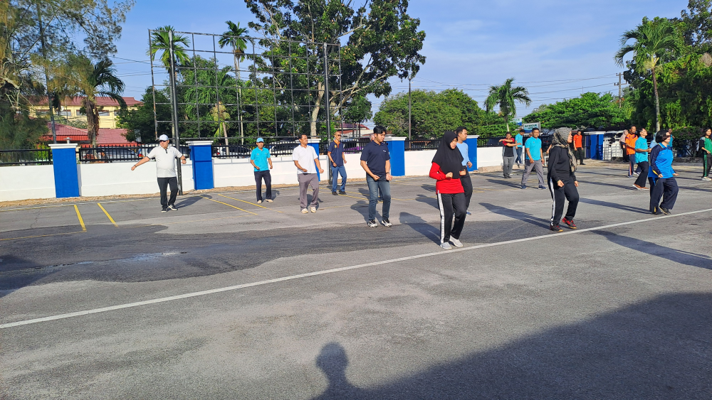 KEGIATAN SENAM KEBUGARAN JASMANI DI KANTOR KSOP KELAS I DUMAI