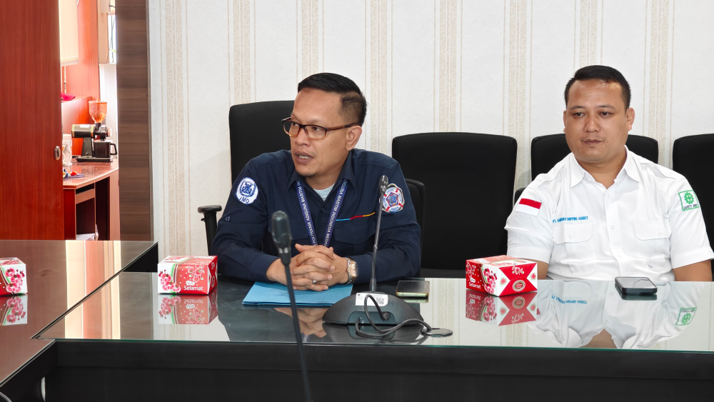 PEMBARIAN ARAHAN DARI KEPALA KANTOR KSOP KELAS I DUMAI KEPADA TARUNA/TARUNI POLITEKNIK AMI MEDAN
