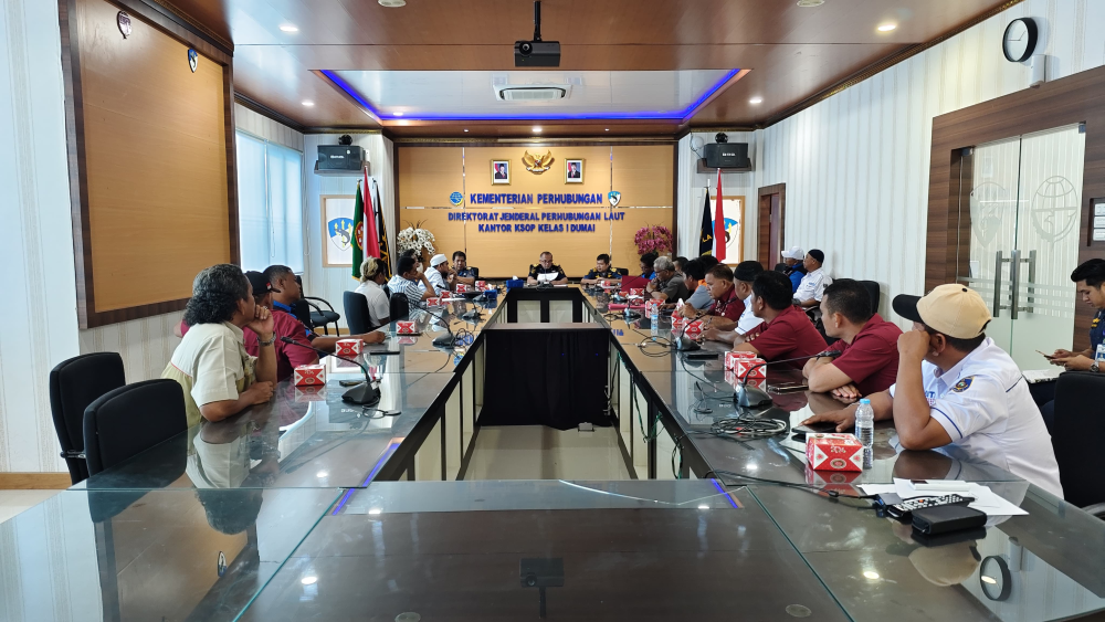 Rapat Pertemuan Tenaga Kerja Bongkar Muat (TKBM) dengan Asosiasi Perusahaan Bongkar Muat Indonesia (APBMI) di Wilayah Pelabuhan Dumai.