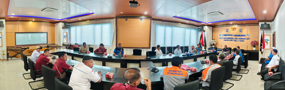 Rapat Pertemuan Tenaga Kerja Bongkar Muat (TKBM) dengan Asosiasi Perusahaan Bongkar Muat Indonesia (APBMI) di Wilayah Pelabuhan Dumai.