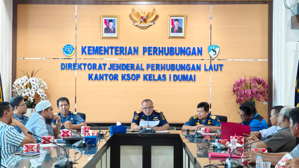 Rapat Pertemuan Tenaga Kerja Bongkar Muat (TKBM) dengan Asosiasi Perusahaan Bongkar Muat Indonesia (APBMI) di Wilayah Pelabuhan Dumai.