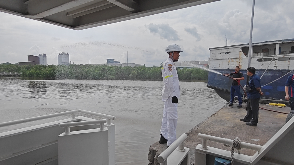 Dalam rangka Persiapan Angkutan Laut Lebaran Idul Fitri Tahun 2025 Kantor KSOP Kelas I Dumai melaksanakan Uji Kelaiklautan Kapal Penumpang di Pelabuhan  Dumai.