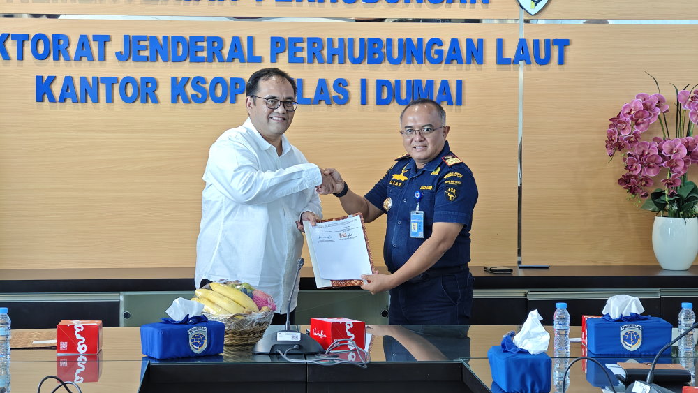 Penandatanganan Perjanjian Kerjasana antara Kantor Kesyahbandaran dan Otoritas Pelabuhan Kelas I Dumai dengan PT. Pertamina Patra Niaga tentang penggunaan Perairan Terminal Untuk kepentingan Sendiri (TUKS) PT. Pertamina Patra Niaga.