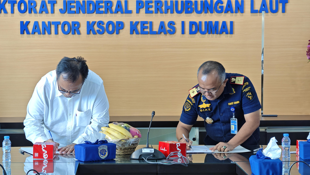 Penandatanganan Perjanjian Kerjasana antara Kantor Kesyahbandaran dan Otoritas Pelabuhan Kelas I Dumai dengan PT. Pertamina Patra Niaga tentang penggunaan Perairan Terminal Untuk kepentingan Sendiri (TUKS) PT. Pertamina Patra Niaga.