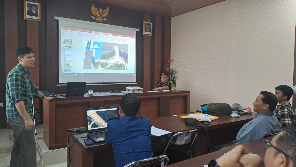 Kantor KSOP Kelas I Dumai melakukan Rapat Pembahasan Rencana Pemasangan Turap Sepanjang Garis Pantai Lahan Konsesi PT. Pelabuhan Mundam Sejahtera.