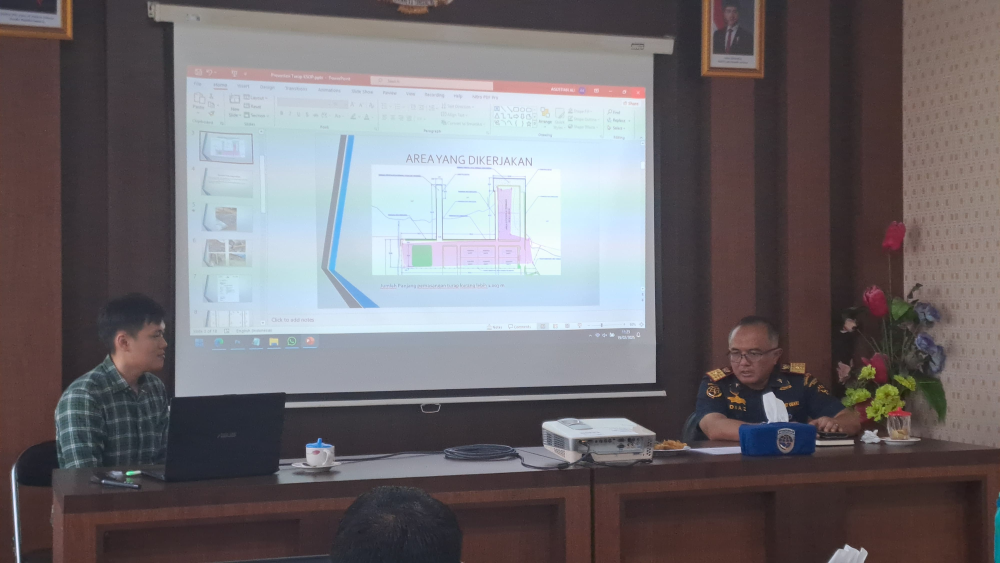 Kantor KSOP Kelas I Dumai melakukan Rapat Pembahasan Rencana Pemasangan Turap Sepanjang Garis Pantai Lahan Konsesi PT. Pelabuhan Mundam Sejahtera.