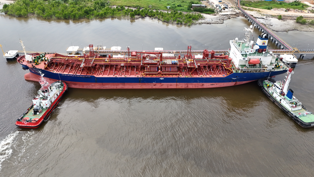 Kantor KSOP Kelas I Dumai melaksanakan kegiatan pengawasan Uji Coba Sandar Dermaga di dermaga yang baru milik Terminal Khusus PT. Sumber Tani Agung Oils and Fats (STAOF)