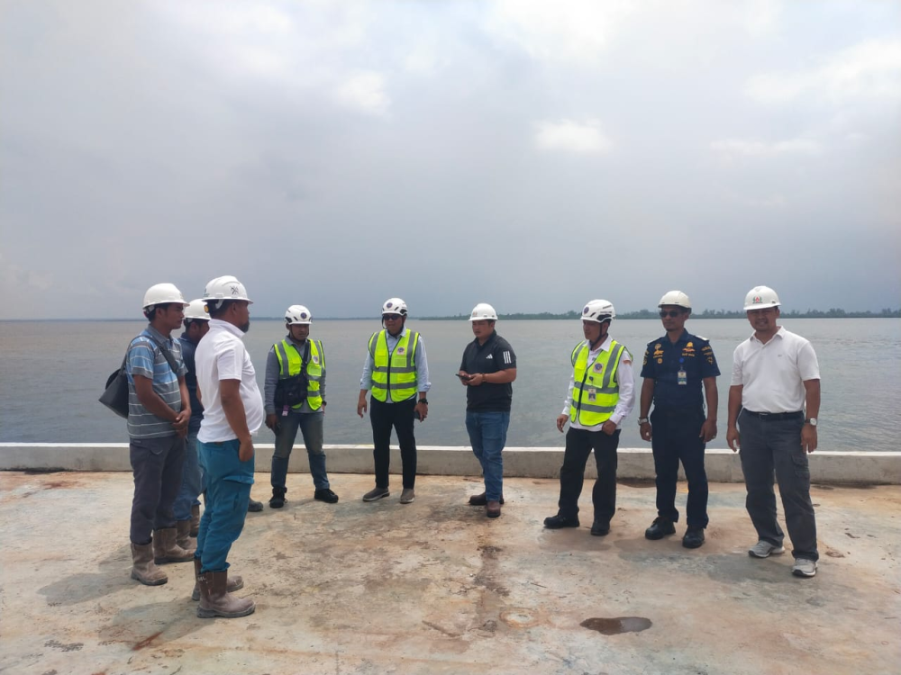 Kantor KSOP Kelas I Dumai melaksanakan kegiatan pengawasan Uji Coba Sandar Dermaga di dermaga yang baru milik Terminal Khusus PT. Sumber Tani Agung Oils and Fats (STAOF)