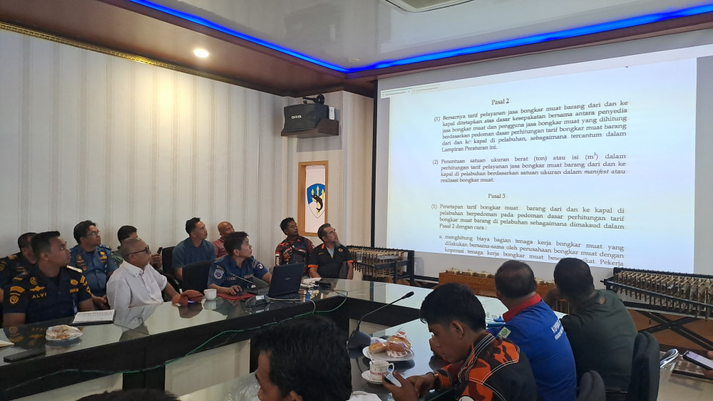 Rapat Evaluasi dan Implementasi Peraturan Menteri Perhubungan Nomor KM 35 Tahun 2007 tentang Pedoman Perhitungan Tarif Pelayanan Jasa Bongkar Muat dari dan ke Kapal di pelabuhan wilayah kerja Kantor KSOP Kelas I Dumai.
