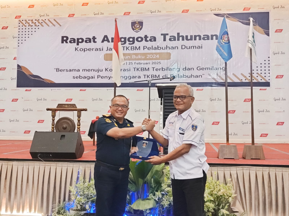 Kepala Kantor KSOP Kelas I Dumai Bapak Capt. Diaz Saputra menghadiri dan sekaligus memberi sambutan pada kegiatan Rapat Anggota Tahunan Koperasi Jasa TKBM Pelabuhan Dumai