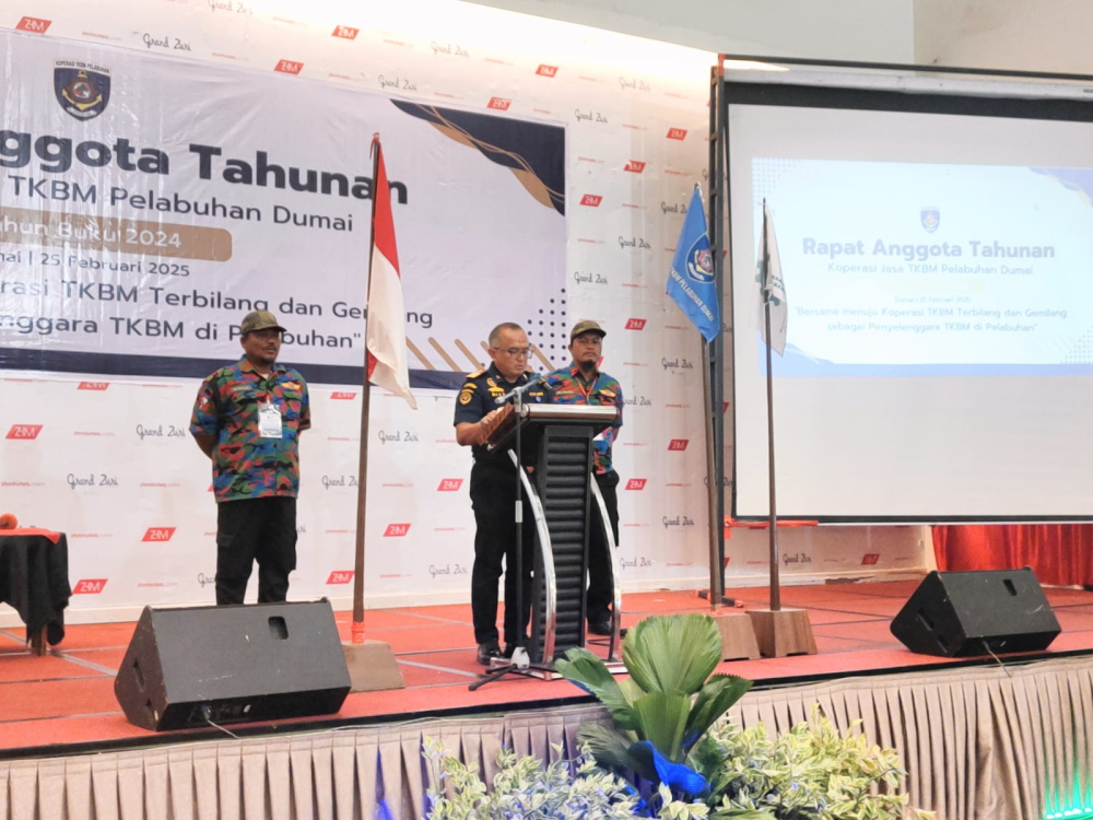 Kepala Kantor KSOP Kelas I Dumai Bapak Capt. Diaz Saputra menghadiri dan sekaligus memberi sambutan pada kegiatan Rapat Anggota Tahunan Koperasi Jasa TKBM Pelabuhan Dumai