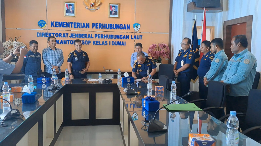 Penandatanganan Addendum dan Perjanjian Kerjasama Antara Kantor KSOP Kelas I Dumai dengan PT. Adhitya Serayakorita serta PT. Priatama Riau tentang Penggunaan Perairan Terminal Khusus.