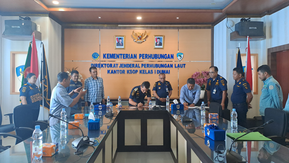 Penandatanganan Addendum dan Perjanjian Kerjasama Antara Kantor KSOP Kelas I Dumai dengan PT. Adhitya Serayakorita serta PT. Priatama Riau tentang Penggunaan Perairan Terminal Khusus.
