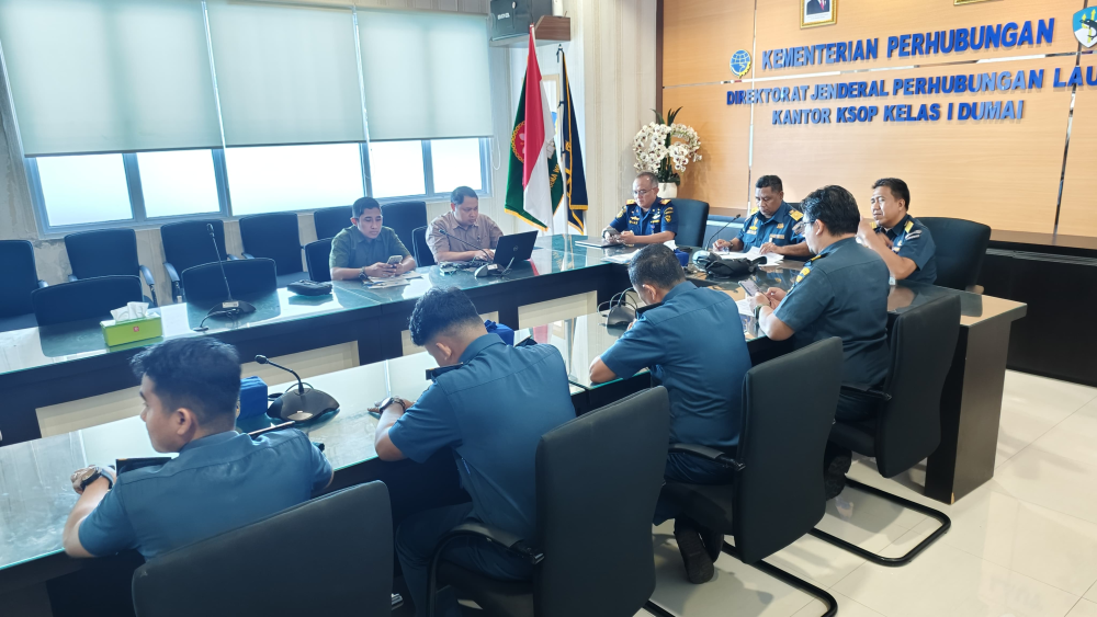 RAPAT TINDAK LANJUT PERMOHONAN PENGGUNAAN SARANA BANTU PEMANDUAN KAPAL PT. KRAKATAU BANDAR SAMUDERA DI PERAIRAN WAJIB PANDU KELAS I DUMAI