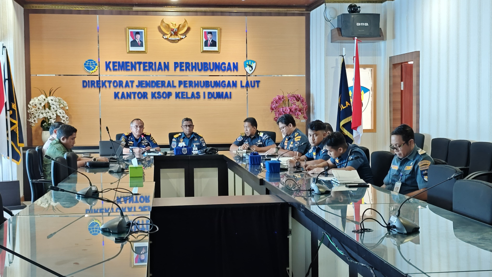 RAPAT TINDAK LANJUT PERMOHONAN PENGGUNAAN SARANA BANTU PEMANDUAN KAPAL PT. KRAKATAU BANDAR SAMUDERA DI PERAIRAN WAJIB PANDU KELAS I DUMAI