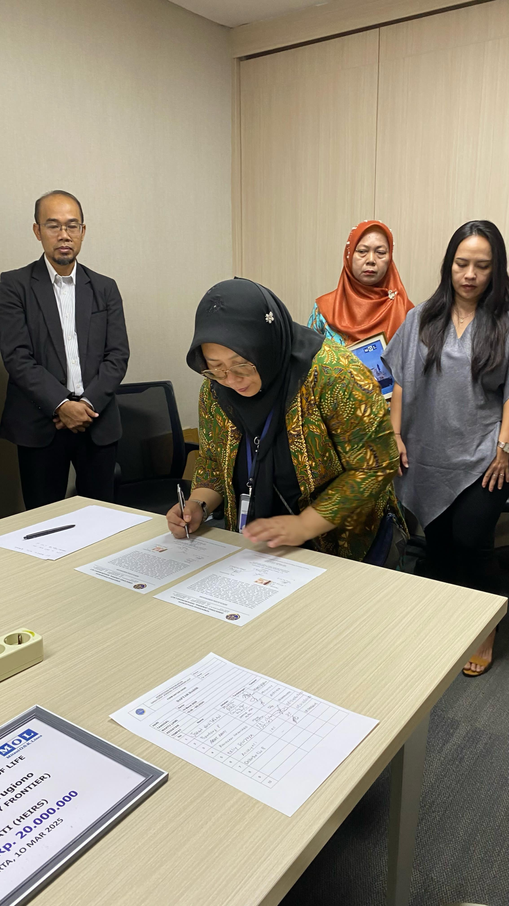 KEMENHUB FASILITASI PENYERAHAN ASURANSI DAN SANTUNAN KEPADA KELUARGA PELAUT YANG MENINGGAL SAAT BERTUGAS