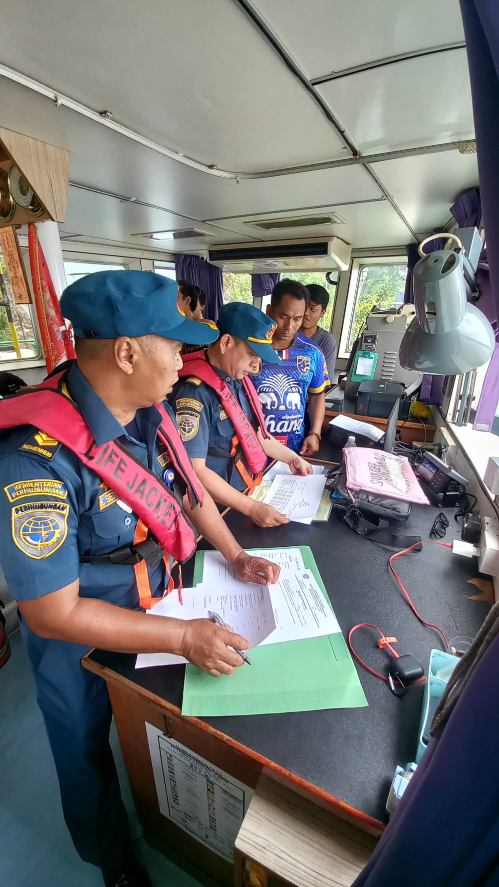 Dalam Rangka Mewujudkan Zero Accident & Zero Incident, KSOP Kelas III Rangga Ilung melakukan Pemenuhan Kelaiklautan Kapal Asing Berbendera Malaysia.