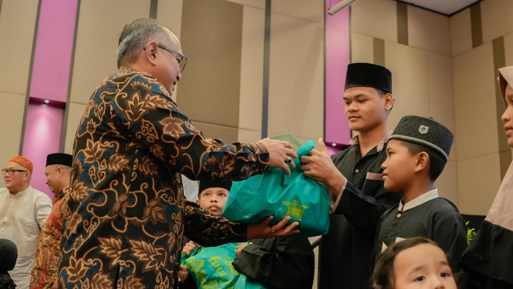Kepala Kantor KSOP Kelas I Dumai  menghadiri undangan sekaligus memberikan sambutan pada Kegiatan Buka Puasa Bersama dan Pemberian Santunan kepada Anak-anak Yatim Piatu oleh PT. Krakatau Bandar Samudera