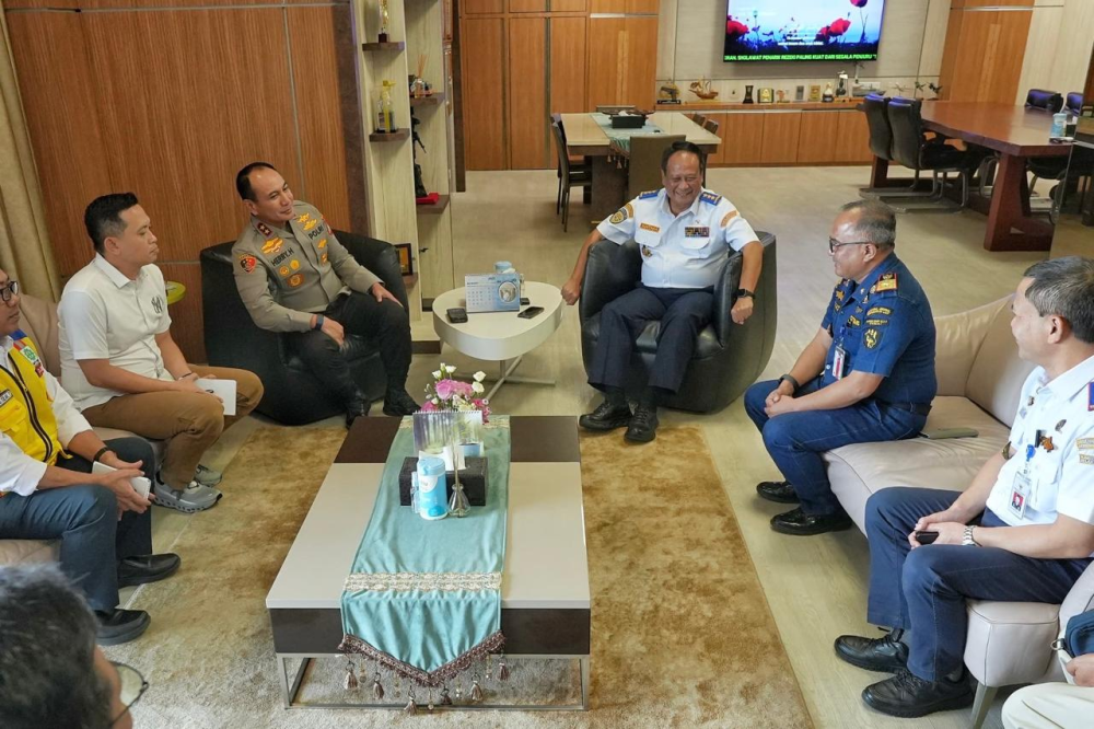 Kepala Kantor KSOP Kelas I Dumai Mendampingi Wakil Menteri Perhubungan Kunjungan Ke Polda Riau