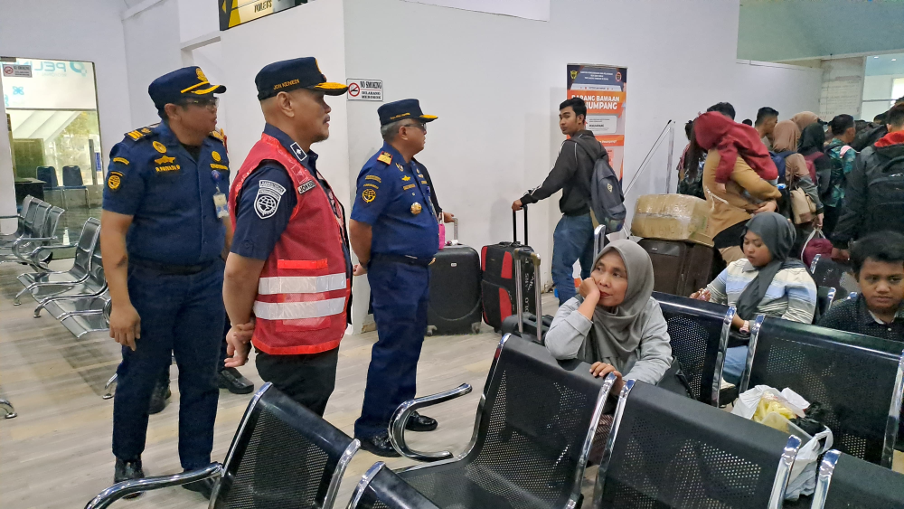 DIREKTUR KPLP DITJEN HUBLA MONITORING ARUS BALIK ANGKUTAN LAUT LEBARAN IDUL FITRI TAHUN 2025 DI PELABUHAN PENUMPANG PELINDO DUMAI