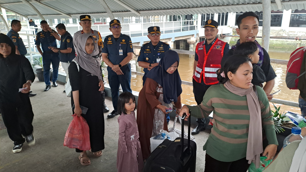 DIREKTUR KPLP DITJEN HUBLA MONITORING ARUS BALIK ANGKUTAN LAUT LEBARAN IDUL FITRI TAHUN 2025 DI PELABUHAN PENUMPANG PELINDO DUMAI