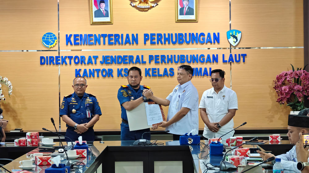 Penandatanganan Serahterima Tugas dan Fungsi Keselamatan dan Keamanan Pelayaran pada Pelabuhan Sungai, Danau dan Penyebrangan dari Balai Pengelola Transportasi Darat Kelas II Riau Ditjen Hubdat ke UPT Ditjen HUbla Wilayah Riau.